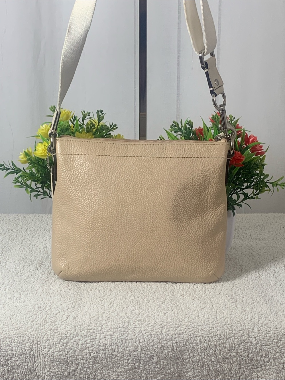 GUC Coach Beige Crossbody Bag - Picture 3 of 9